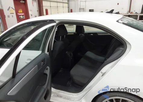 2015 Volkswagen Jetta 1.8T Se z USA, uszkodzony, nr VIN 3VWD17AJ3FM296049